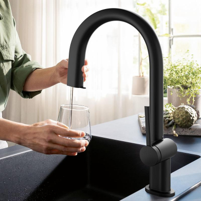 Смеситель для кухни с вытяжным изливом Hansgrohe Aqittura M91 FilterSystem 210 с подключением к фильтру питьевой воды 76803670, черный матовый. Фото